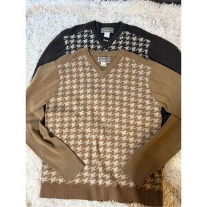 Bundle 2 Men's v-neck long sleeve graphite gray and oatmeal pullover knit sweats